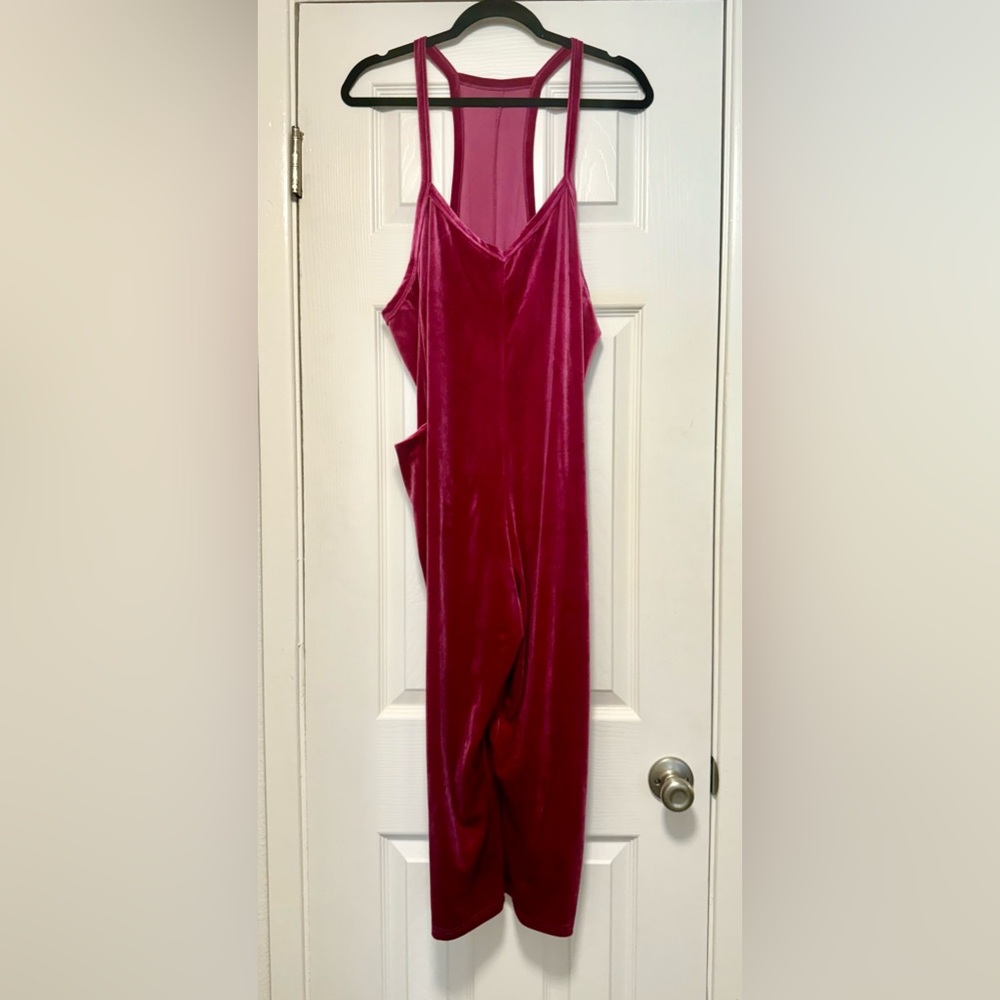 Elegant Velvet Sleeveless Jumpsuit in Rich Burgundy